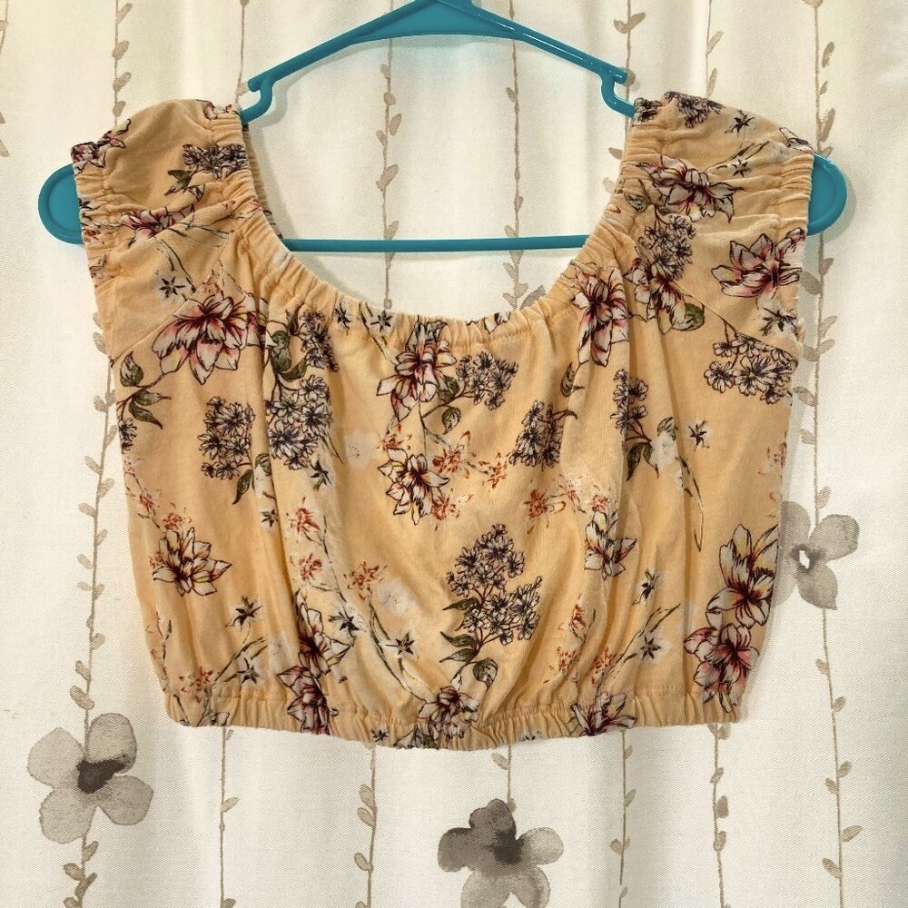 ME to WE, size S, peachy floral, off-shoulder crop top